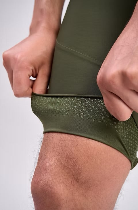 Licra de ciclismo Ionik Onix verde oliva con cargaderas para hombre