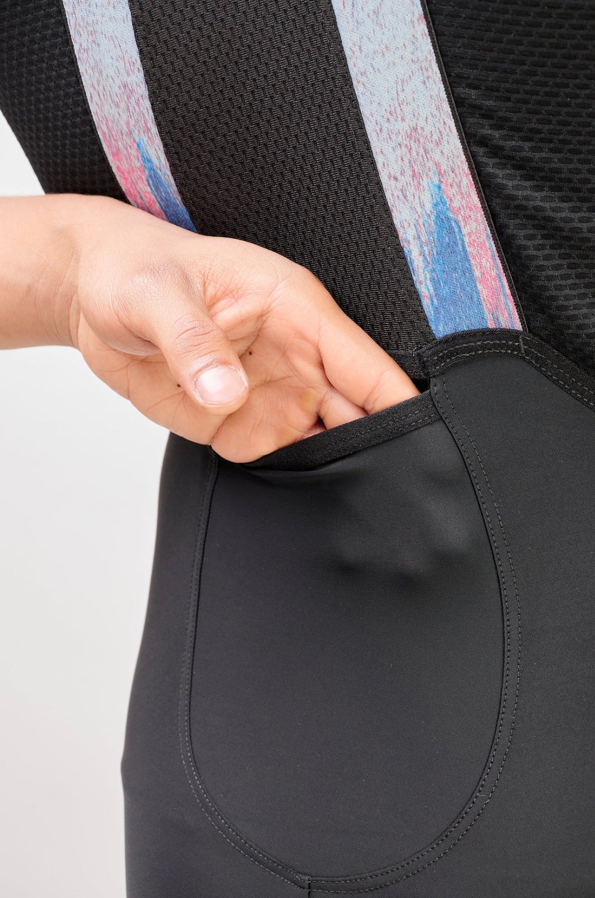 Pantaloneta de ciclismo Ionik Tubular negra masculina con cargaderas
